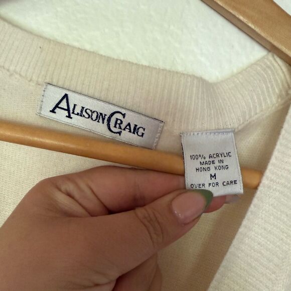 Vintage white sweater vest - Picture 8 of 8